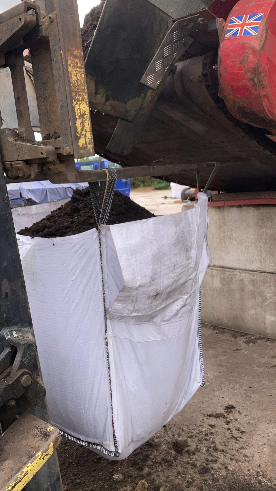BULK BAG FILLING HOPPER FOR TOPSOIL - LOGS - BARK for sale