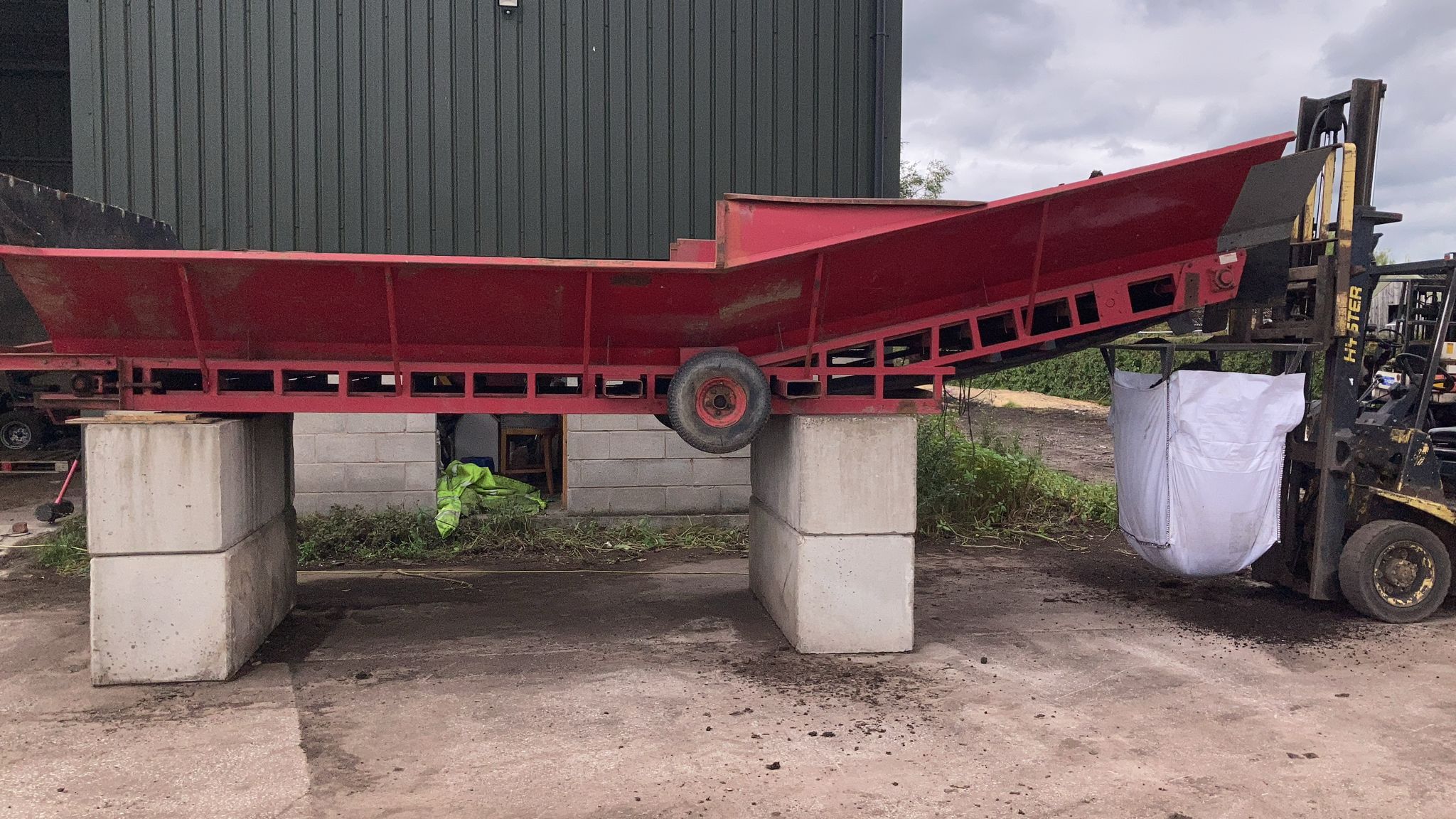 BULK BAG FILLING HOPPER FOR TOPSOIL - LOGS - BARK for sale