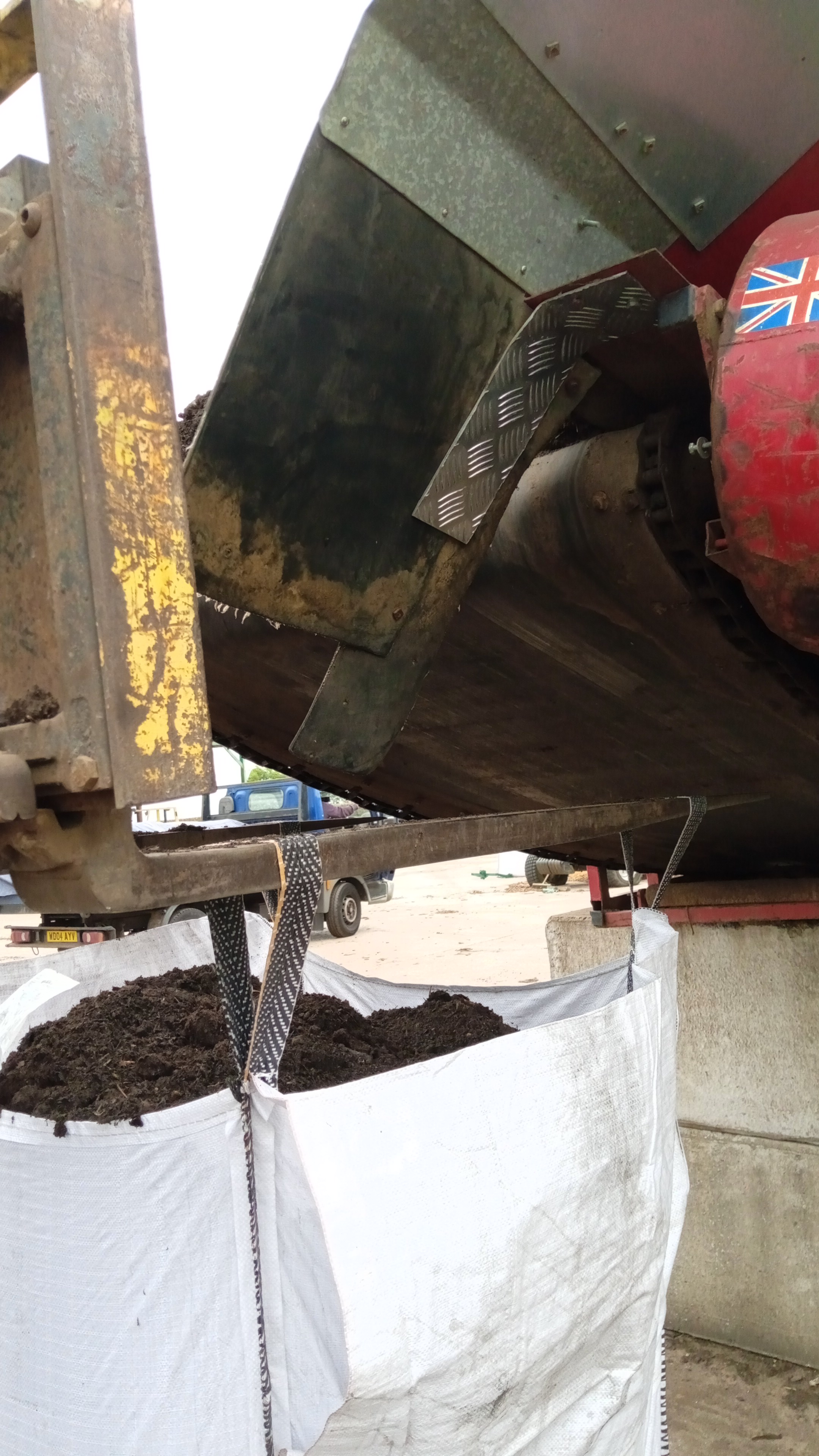 BULK BAG FILLING HOPPER FOR TOPSOIL - LOGS - BARK for sale