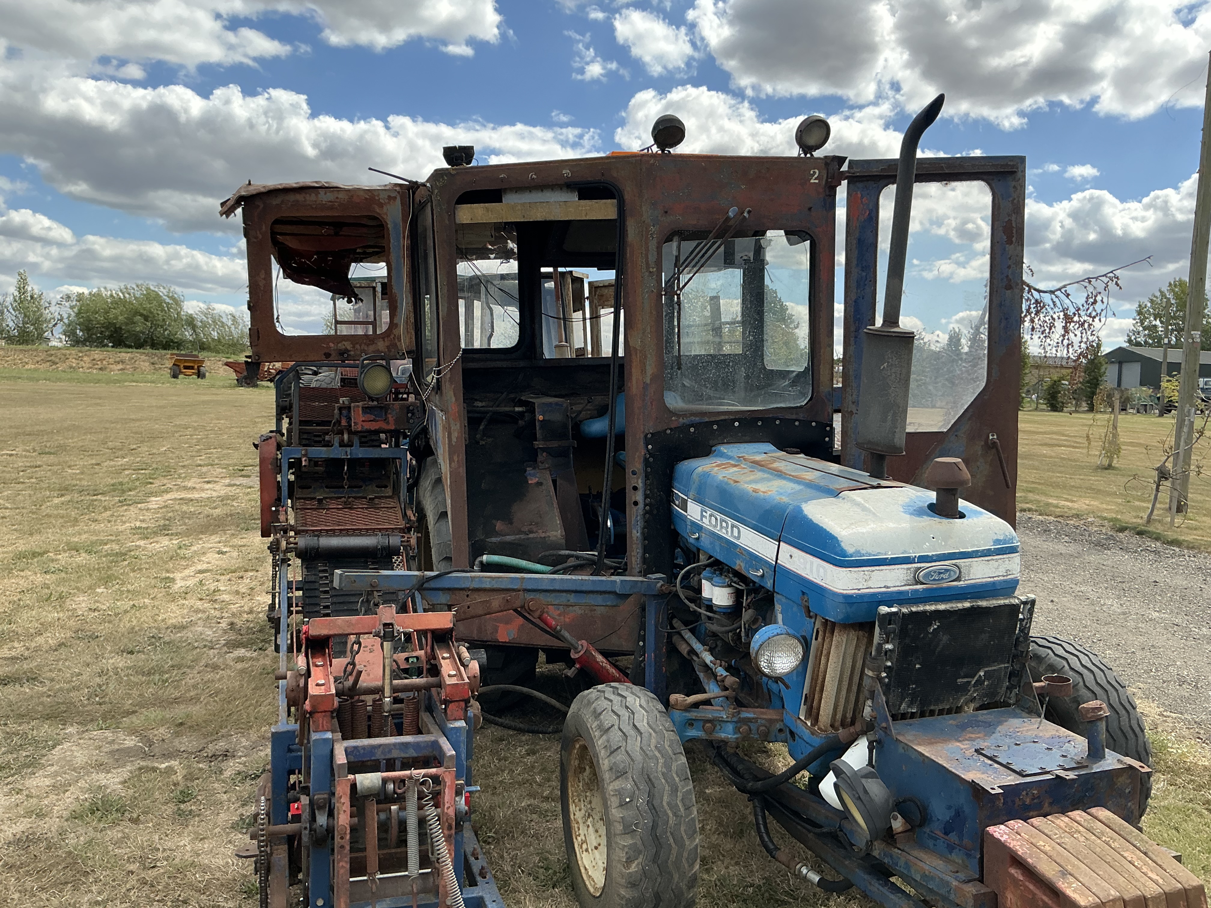Brouwer a3a turf harvester on ford 3910 + Wooten harvester on ford 3000 for sale